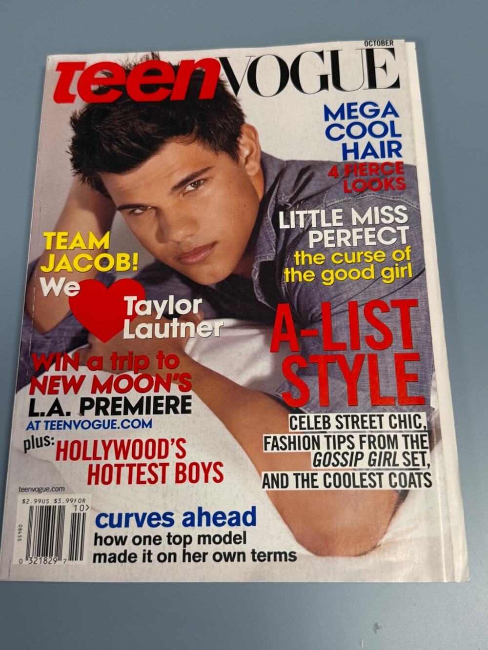OCTOBER 2009 TAYLOR LAUTNER TEEN VOGUE Fashion Magazine Young Hollywood